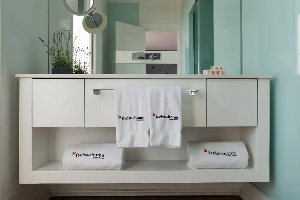 Feels Like Home Chiado Prime Suites Lisboa 3*,  Portekiz